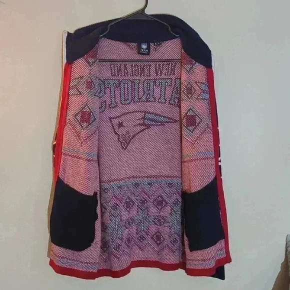 NFL Apparel New England Patriots zip up Christmas zip up sweatshirt, Medium - Picture 4 of 6
